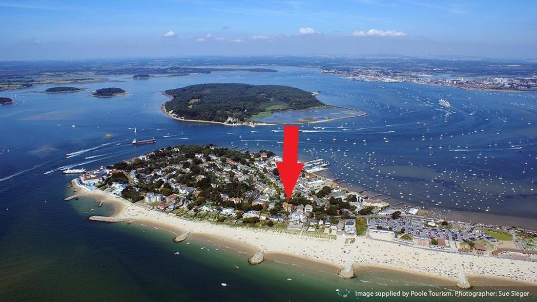 Canford Cliffs Top Floor Sandbanks Apartment With Free Parking Just Minutes From The Beach And Bars מראה חיצוני תמונה