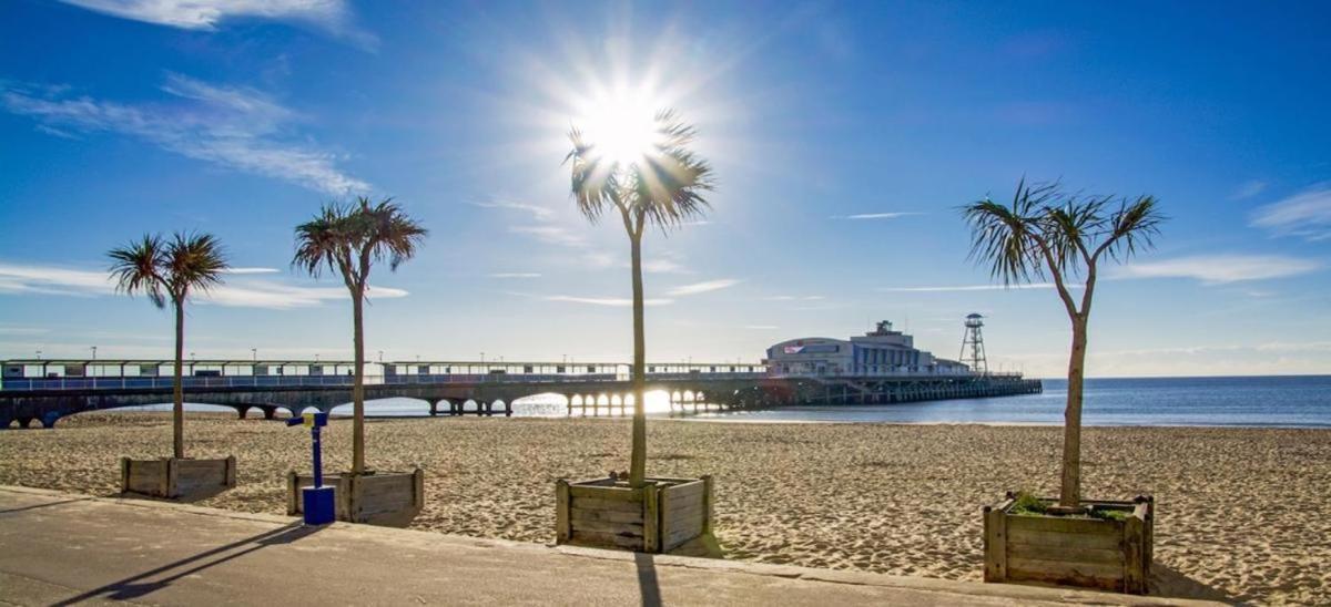 Canford Cliffs Top Floor Sandbanks Apartment With Free Parking Just Minutes From The Beach And Bars מראה חיצוני תמונה