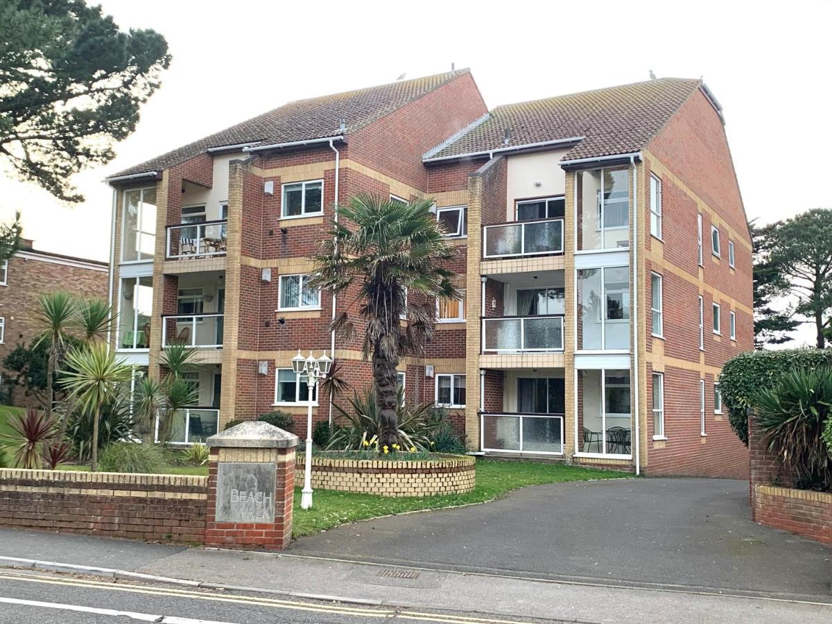 Canford Cliffs Top Floor Sandbanks Apartment With Free Parking Just Minutes From The Beach And Bars מראה חיצוני תמונה