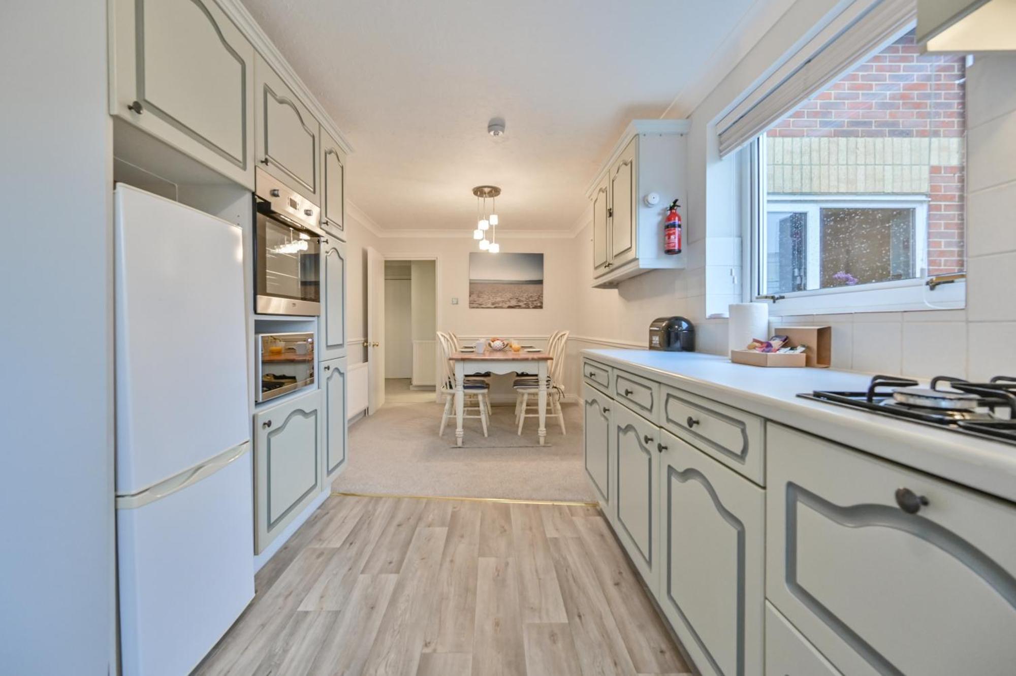 Canford Cliffs Top Floor Sandbanks Apartment With Free Parking Just Minutes From The Beach And Bars מראה חיצוני תמונה