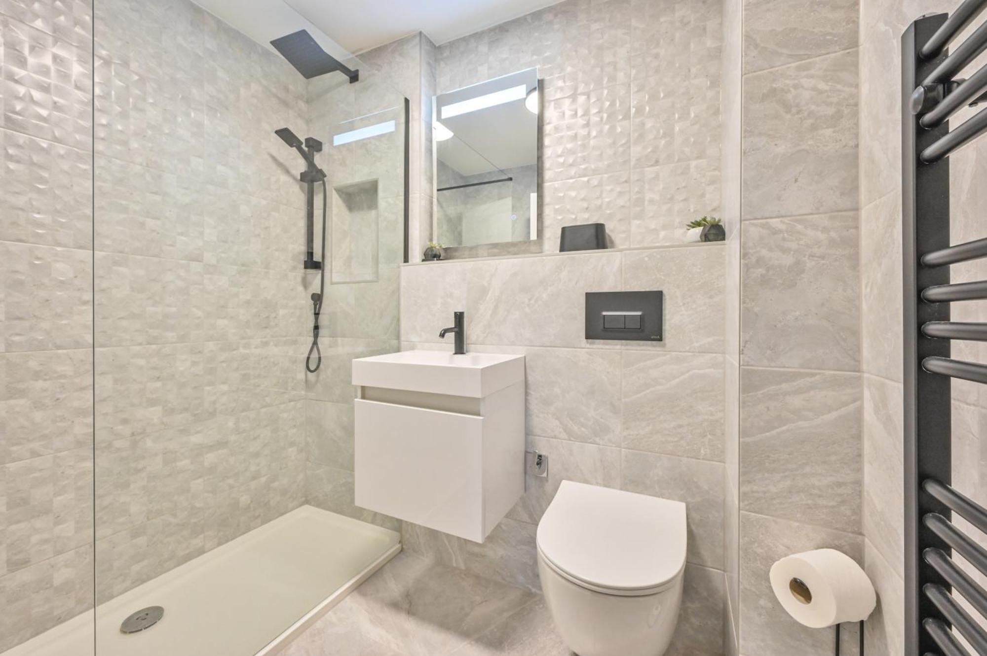 Canford Cliffs Top Floor Sandbanks Apartment With Free Parking Just Minutes From The Beach And Bars מראה חיצוני תמונה
